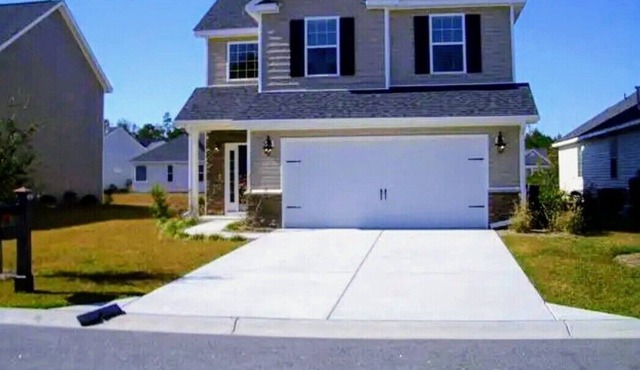Beautiful 5bedrm 2.5 ba house 13 Mins from Beach
