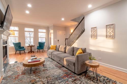 Beautiful 5br home for 14 guests with free parking