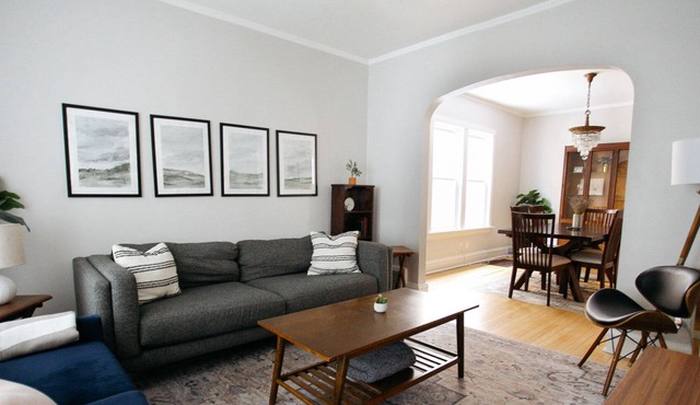 Beautiful 5BR Reunion Home near O'Hare and Downtown Chicago