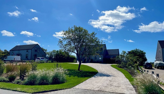 Beautiful 5BR with Pool. 3 Renovated Levels of Luxury. Walk to Town or Beach.