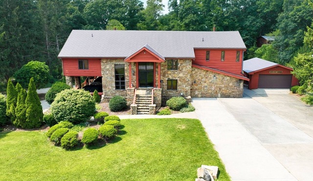 Beautiful 6 Bed/4.5 Bath - Close To 7 Springs & Laurel Highlands Attractions