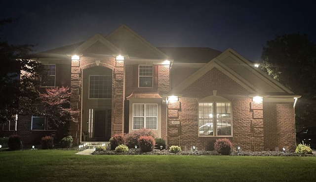 Beautiful 6 Bed/6 Bath Home with Theater Room & Jacuzzi