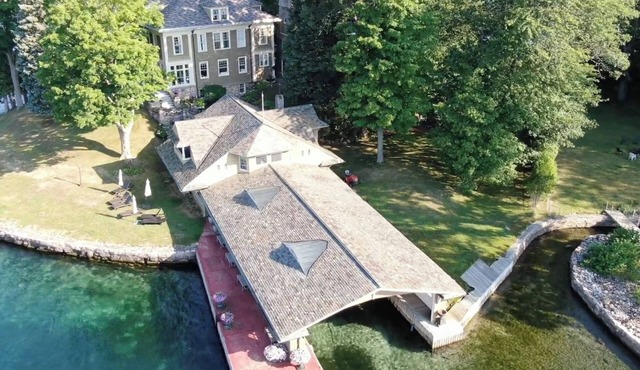 Beautiful 6-bedroom house in serene Alexandria Bay perfect for families
