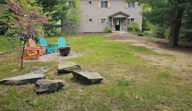 Beautiful 6 bedroom cottage on Stony Creek and Stony Lake