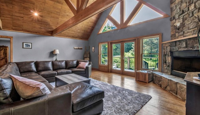 Beautiful 6 bedroom Ellicottville Chalet