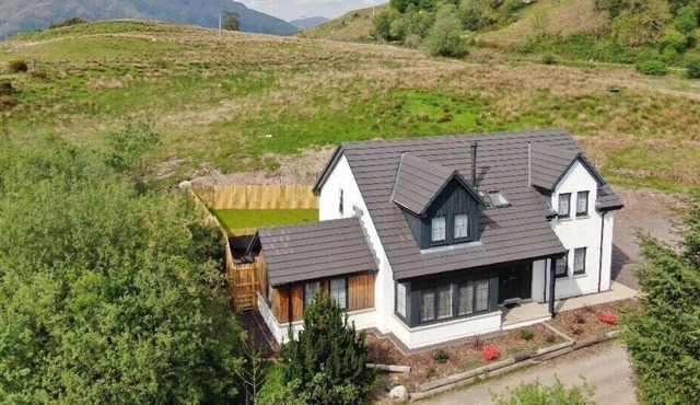 Beautiful 6 bedroom home with hot tub near Oban