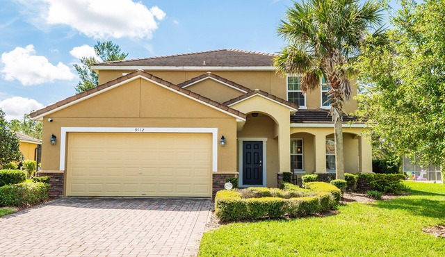 Beautiful 6 Bedroom Home, 6 Miles from Disney World, South Facing Pool