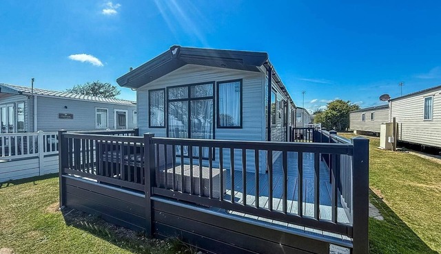 Beautiful 6 berth caravan, nearby beach in Suffolk ref 68016BS