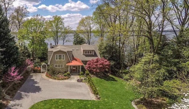Beautiful 6 BR home on quiet, secluded lot, overlooking the Severn River