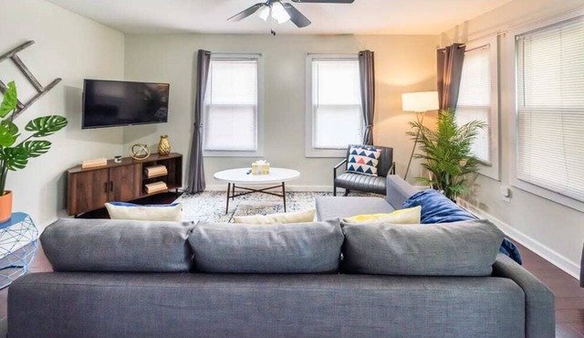 Beautiful 6BR/2BA - Two Neighboring Properties!