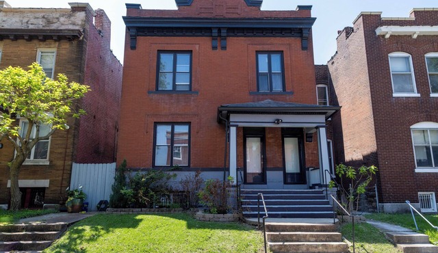 Beautiful 6BR Fox Park Home/1st Floor Master Bed and Bath + Private Parking!