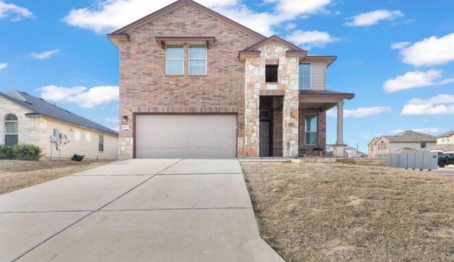 Beautiful 7-bedroom 3 bath Grand Home Escape