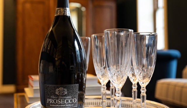 Beautiful 7 bedroom house hottub wifi