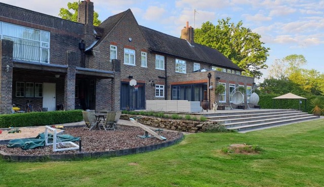 Beautiful 7 bedroom Country House Sleeps 15