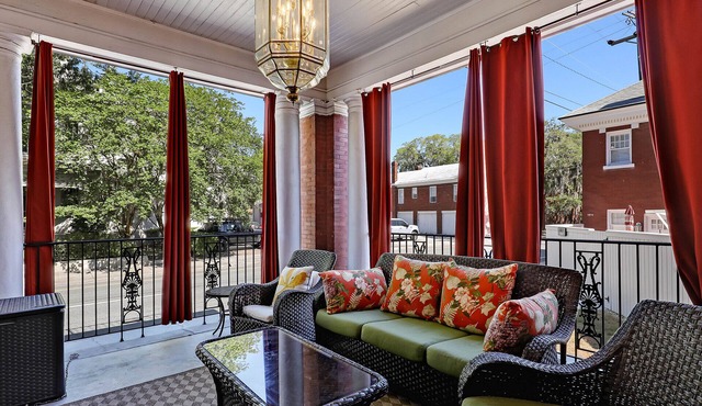 Beautiful 7 Bedroom Home for 20 Heated Pool Access