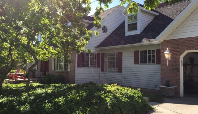 Beautiful 7 Bedroom Home on Provo Mountainside with fully equip kitchen.