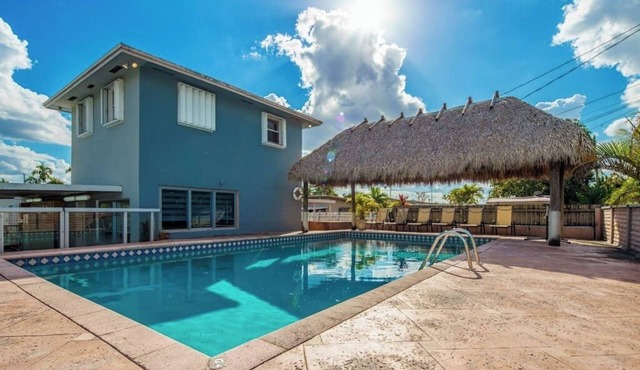Beautiful 7-Bedroom Villa with Pool