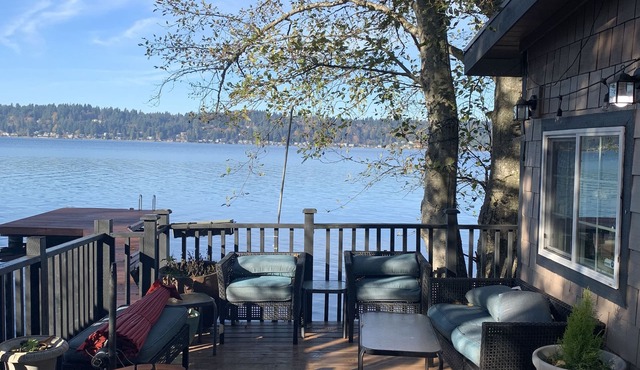 Beautiful 75+ ft. lakefront beachouse over the water with brand NEW dock!