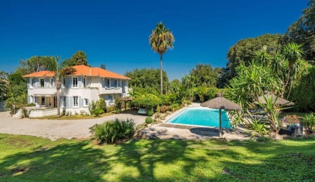 Beautiful 8 bedroom historic Art Deco Villa on Cap d'Antibes very close to beach