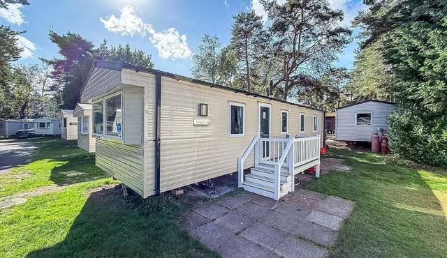 Beautiful 8 berth caravan at Wild Duck Haven Park in Norfolk ref 11195SC