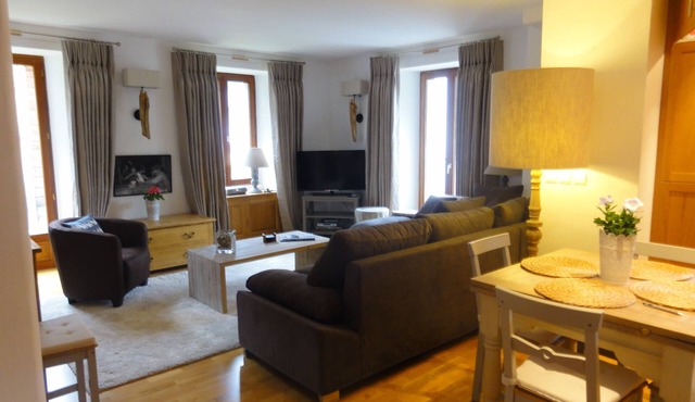 Beautiful apartment in the centre of Argentiere, Chamonix . Maison Rose. Apt 1