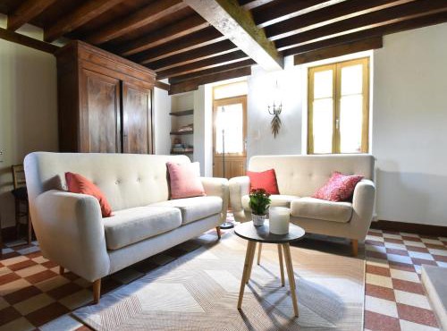 Beautiful authentic holiday home with pool