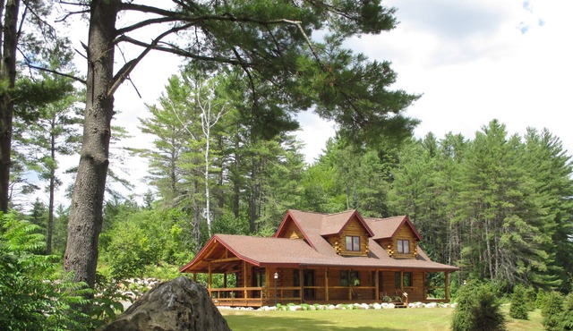Beautiful Adk. Log Cabin Sleeps 8-13, Private Beach Access, Great for Lg.Family