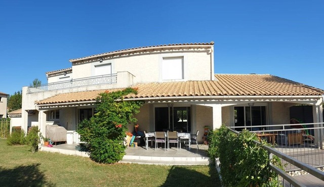 Beautiful air-conditioned villa of 200m² north of Montpellier in residential area