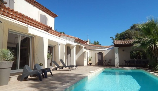 Beautiful air-conditioned villa with swimming pool