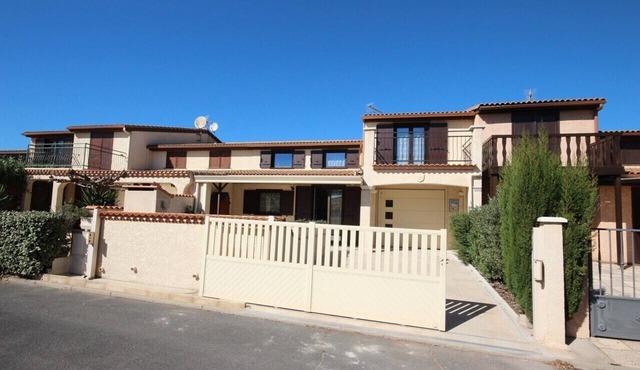 Beautiful air-conditioned house on the upper floor, fully equipped, sleeps 5, holiday estate with.