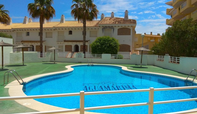 Beautiful, air-conditioned apartment with pool, right by the sea (4 people)