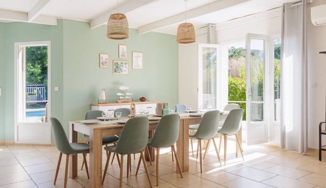 Beautiful air-conditioned villa, sleeps 11, private pool, near Moriani Plage.