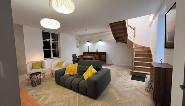 Beautiful air-conditioned house on the banks of the Loire in Amboise.