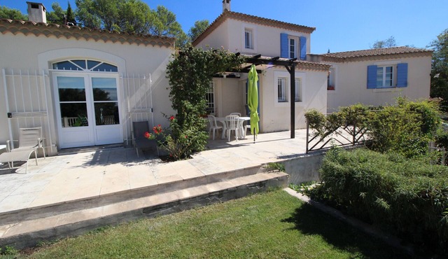 Beautiful air-conditioned villa in Poulx, Gard, private pool