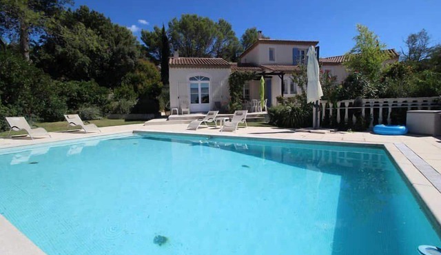 Beautiful air-conditioned villa in Poulx near Nîmes Gard, private pool, pets admitted (1).