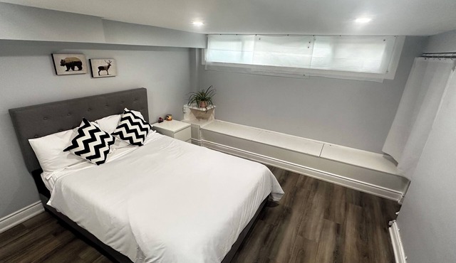 🏡 Beautiful Ajax Retreat – Comfort, Space, and a Great Location!