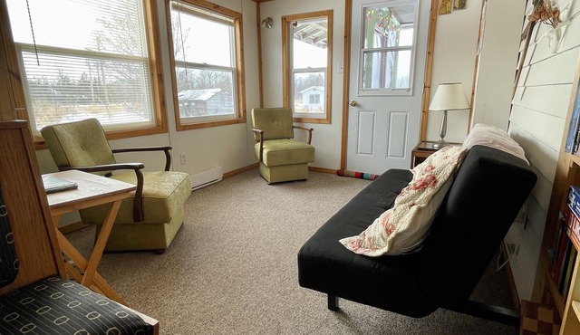 Beautiful all-season cabin in a peaceful, phenomenal location at a great price