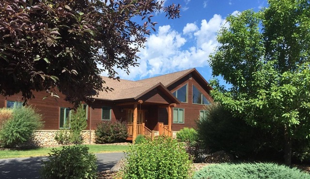 Beautiful Alpine Cabin with a brand new hot tub! Less than an hour to Jackson.