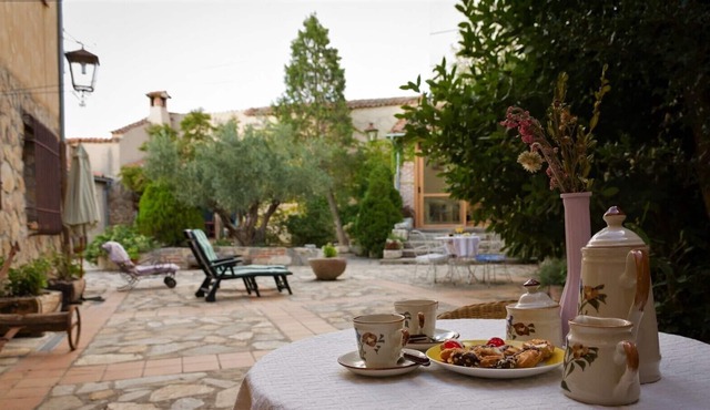 Beautiful and charming country house with patio