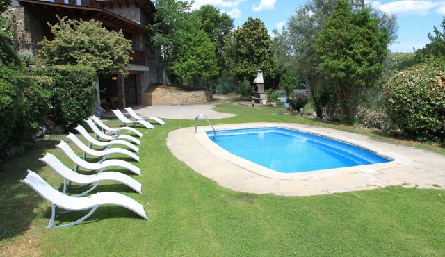 Beautiful and big house 30 minutes from Barcelona with pool (pet friendly)