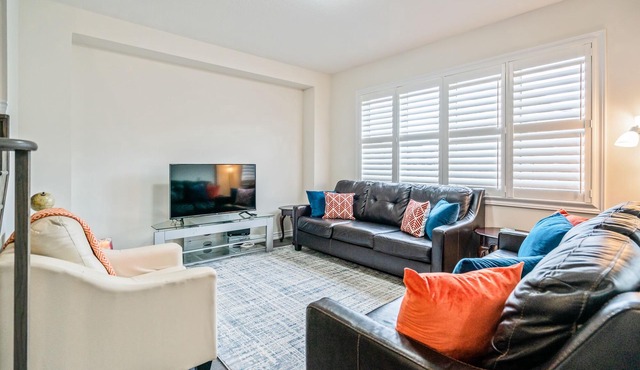 Beautiful and Brand New Home, 3 Bedroom Near Niagara Falls, Free Parking