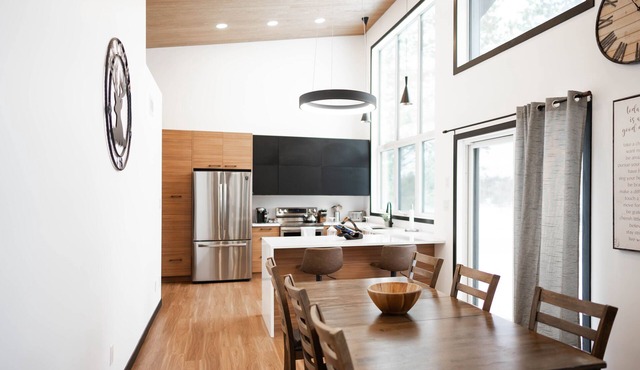Beautiful and Bright Riverfront Cabin