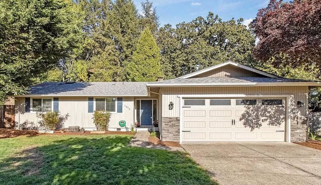 Beautiful and charming 3 BR 2Bath 3 bedroom in quiet culdesac.