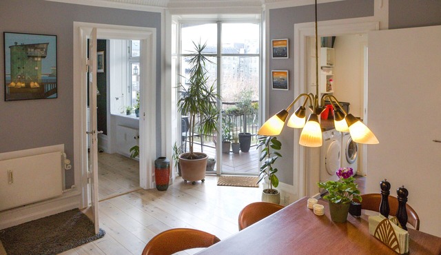 Beautiful and classic 2-bedroom apartment in welcoming Copenhagen neighborhood