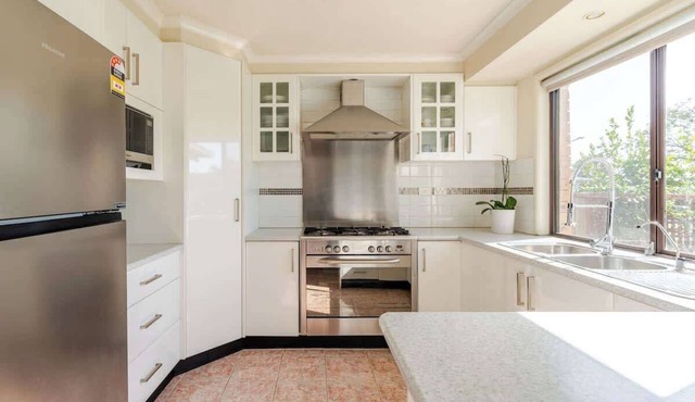 Beautiful and Colourful House with Parking