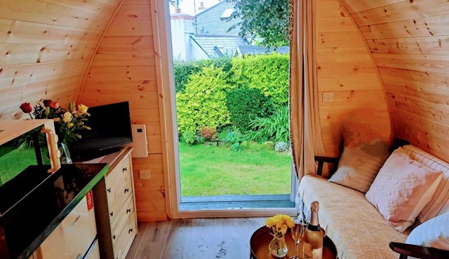 Beautiful and Cosy Garden Pod Saintives