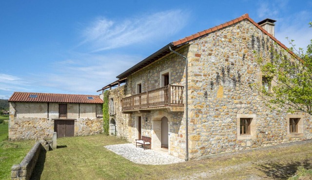Beautiful and cozy apartment close to city center with a living room and bed room