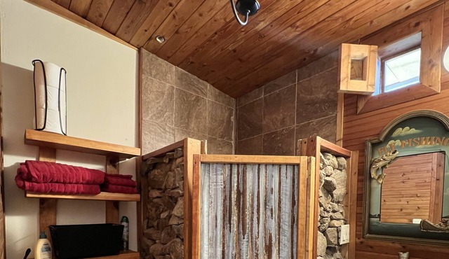 Beautiful and Cozy guest cabin
