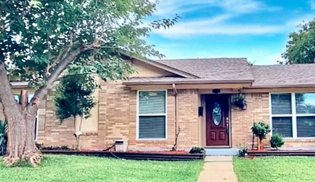 Beautiful and Cozy Home Across Street from Park