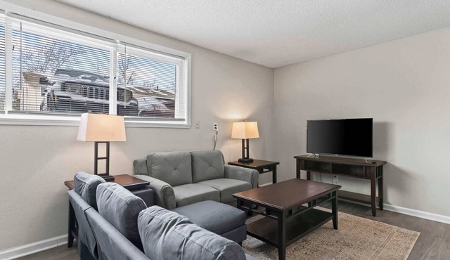 Beautiful and Cozy Apartment in Springfield- 2 Bedroom